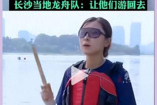 ?纯黑皮衣！金-卡戴珊带女儿观战湖勇